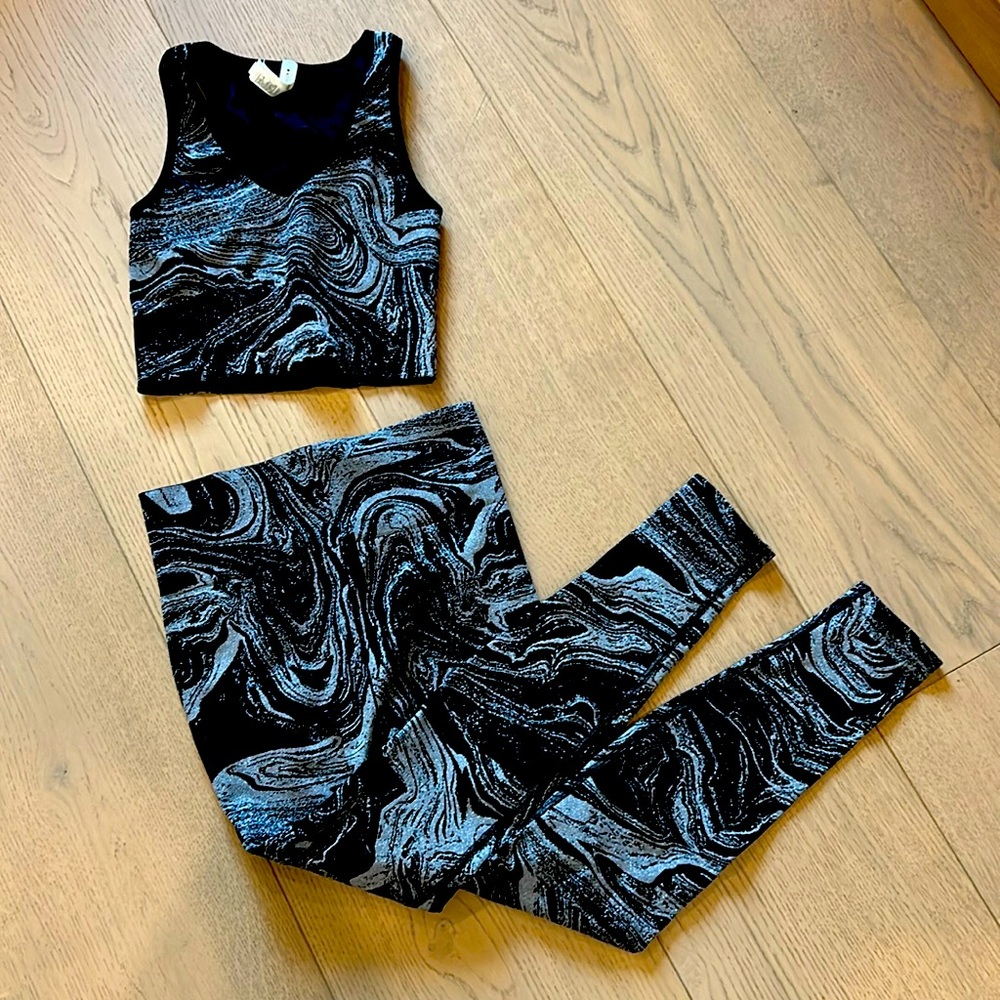 Athleta Aurora black swirl leggings bra workout set - Picture 2 of 6